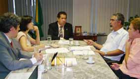 Reunião com Lupi debate reversão das demissões em SP e RJ